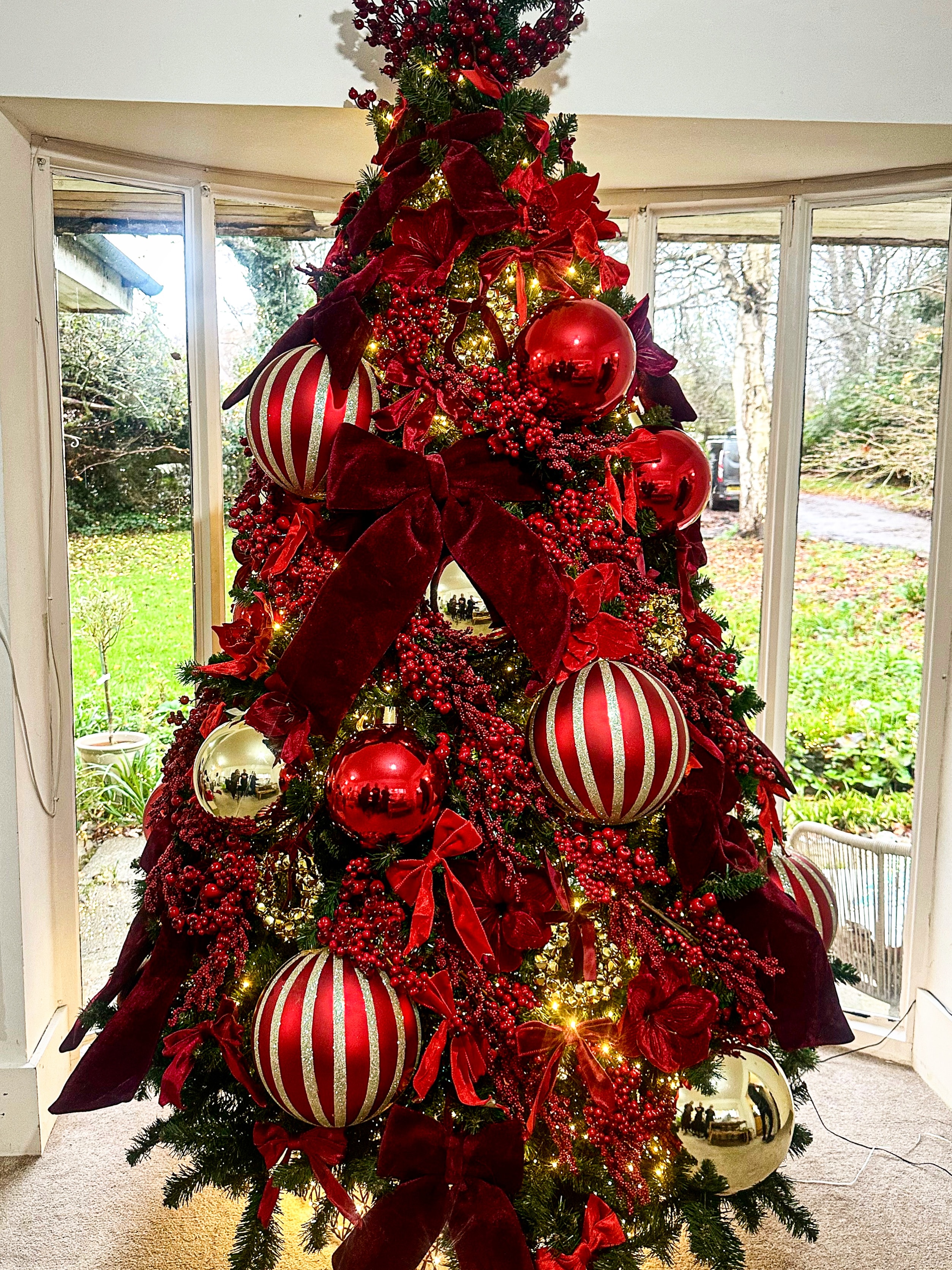 Luxury Christmas tree with red velvet bows