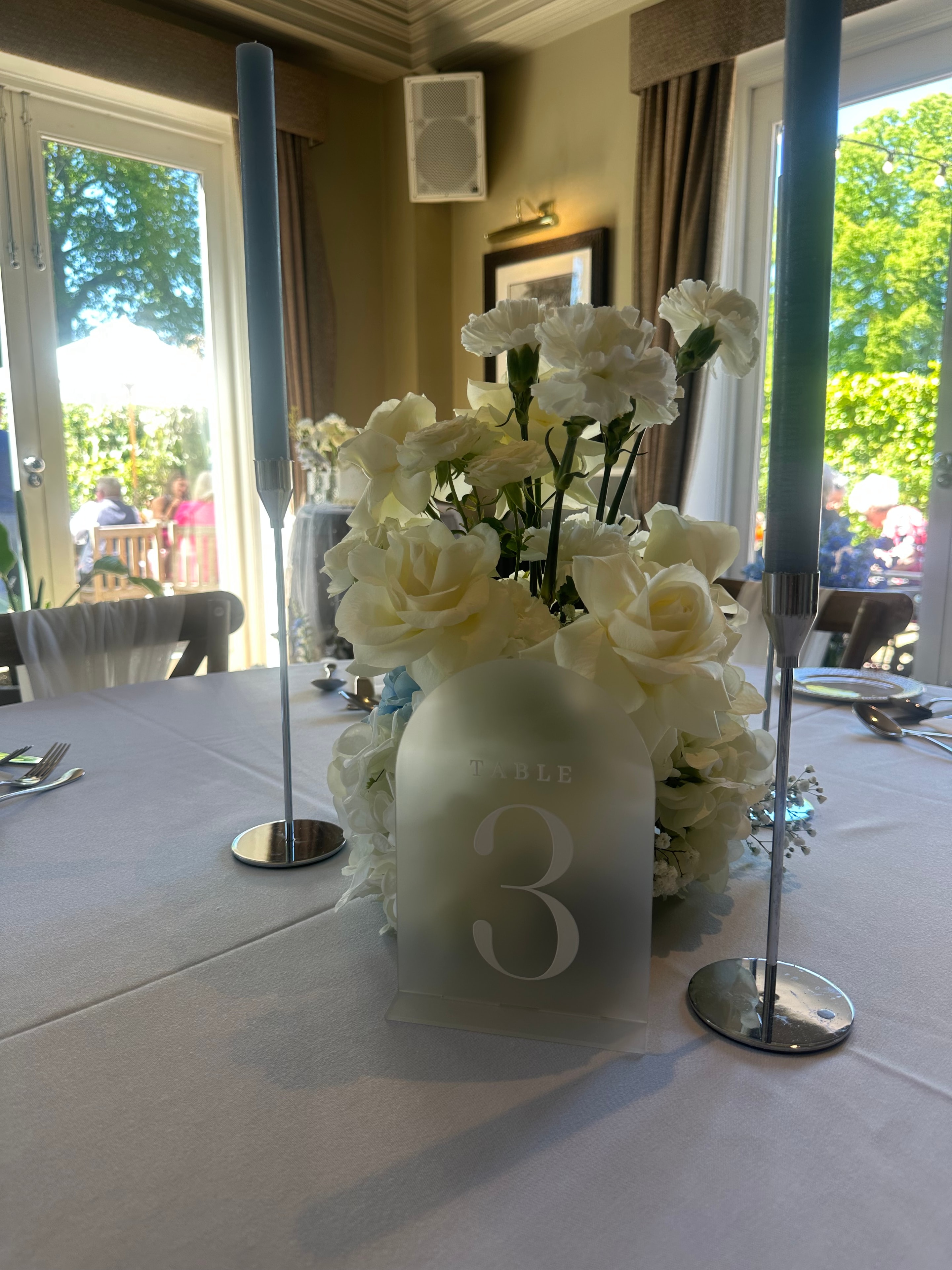 White rose table centrepiece with table number